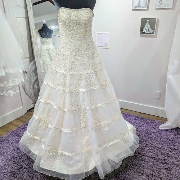 Oleg Cassini CWG344 Wedding Dress Size 10 Ivory - Picture 1 of 7